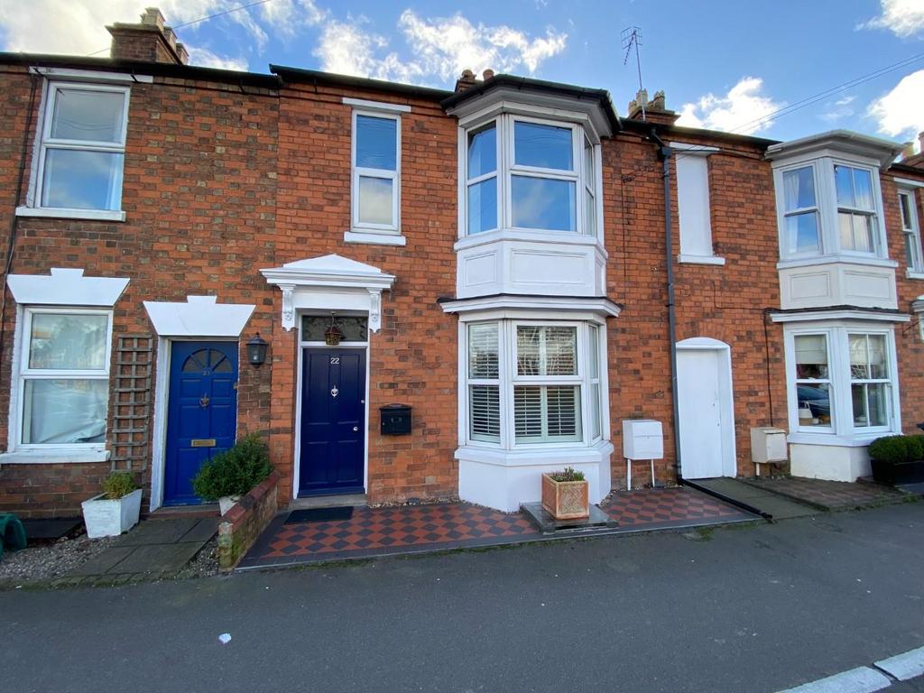 Evesham Road, StratforduponAvon 3 bed terraced house £375,000