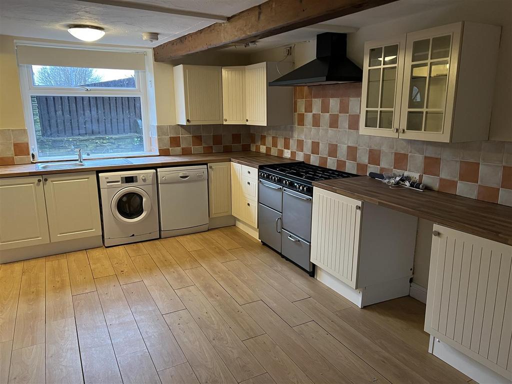 Kitchen 1.jpg