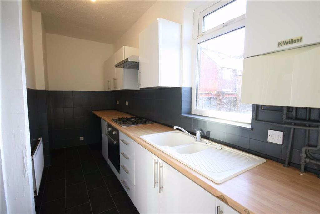 Stanley Road, Chadderton 3 bed terraced house £850 pcm (£196 pw)