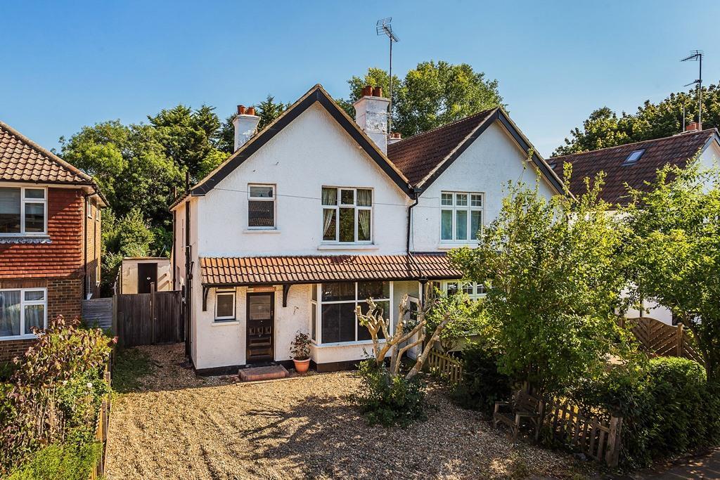 BELMONT ROAD, LEATHERHEAD, KT22 3 bed semidetached house £625,000