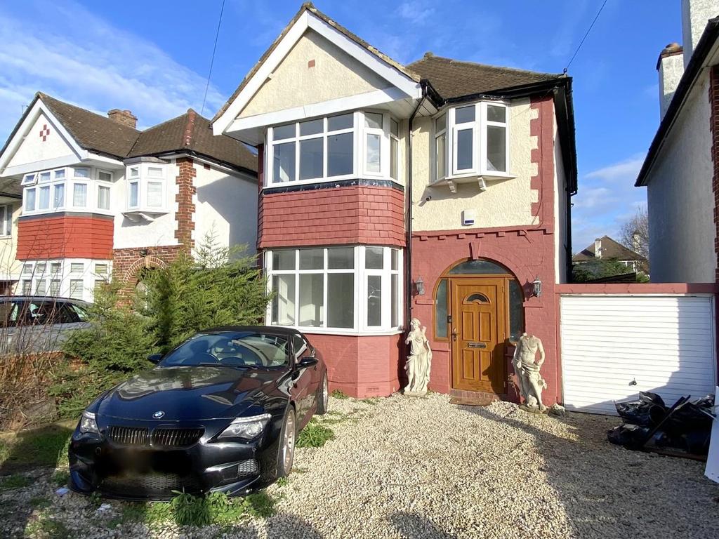Manor Drive North, New Malden 3 bed detached house £2,500 pcm (£577 pw)