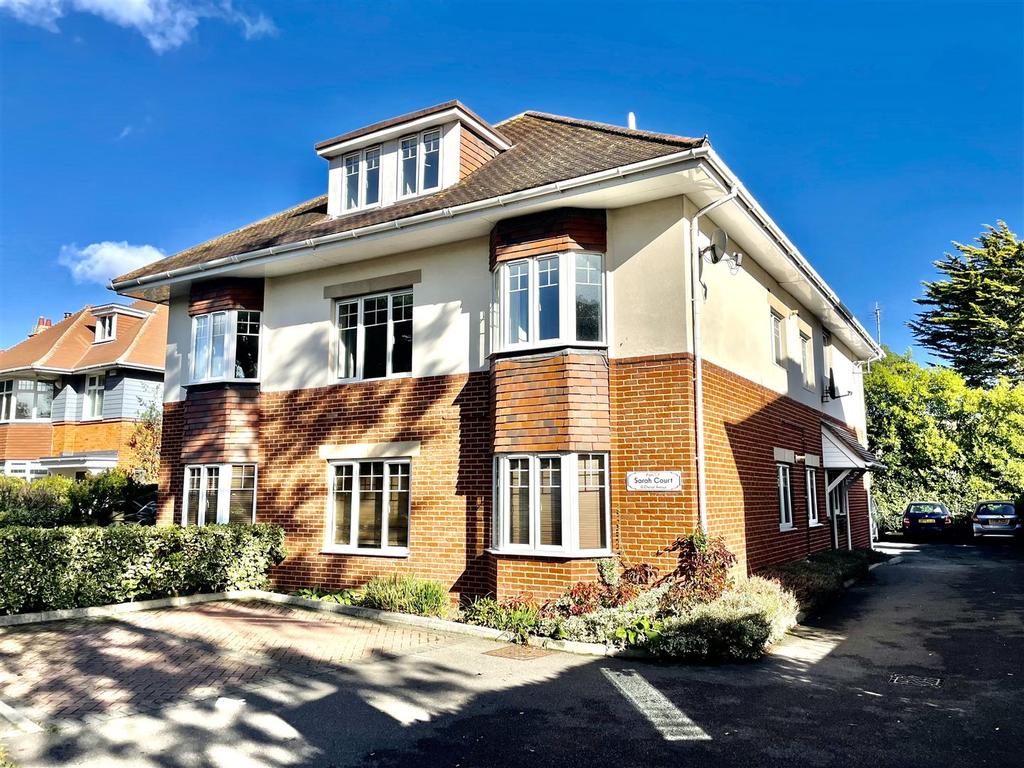 Chessel Avenue, Bournemouth 2 bed ground floor flat £270,000