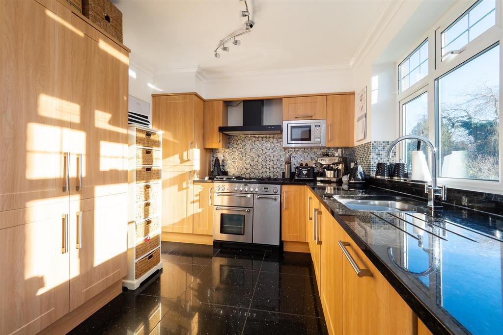 Egmont Road, Sutton 3 bed flat for sale £435,000
