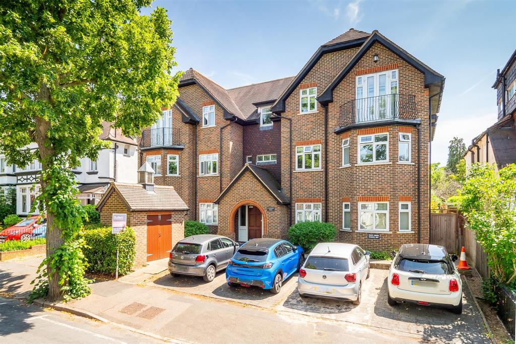 Egmont Road, Sutton 3 bed flat for sale £435,000