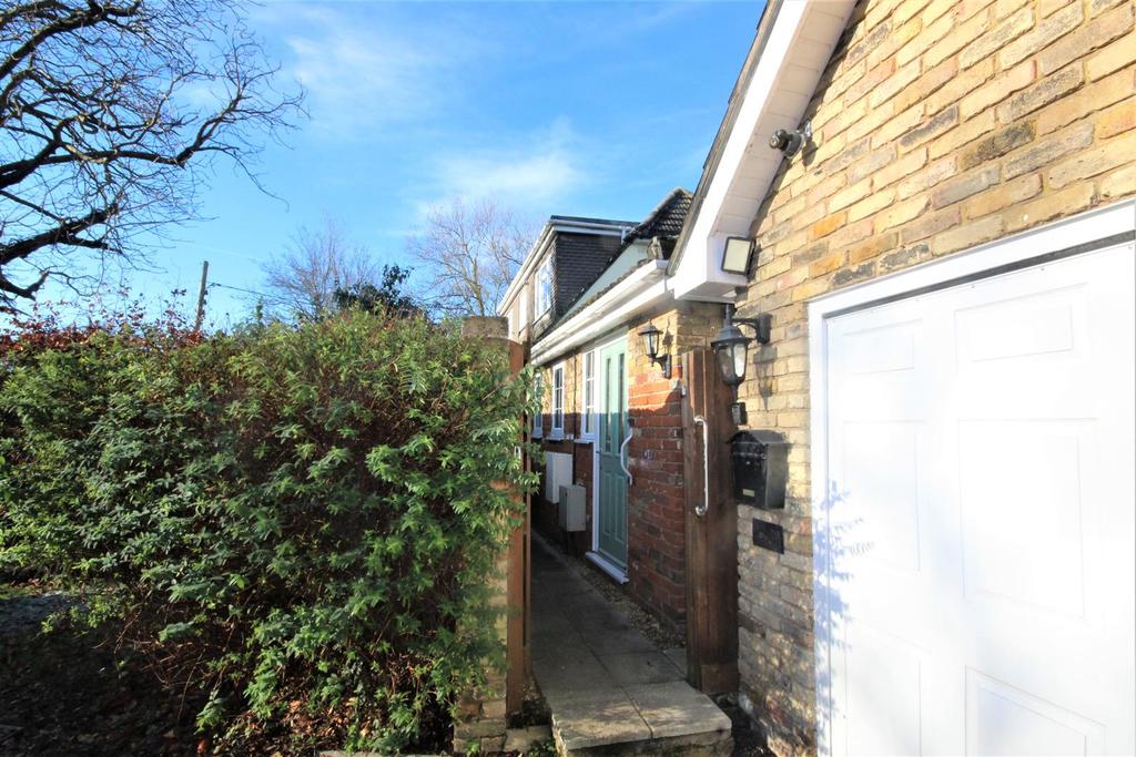 Hatch Road, Pilgrims Hatch, Brentwood 1 bed house £950 pcm (£219 pw)