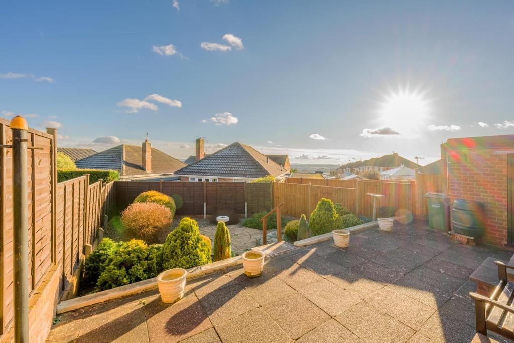 Ruskin Avenue, The Straits, Gornal 3 bed detached bungalow for sale £
