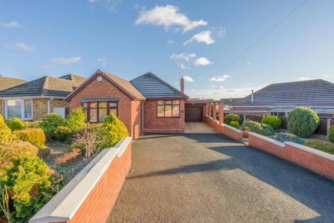 3 bedroom detached bungalow for sale - Ruskin Avenue, The Straits