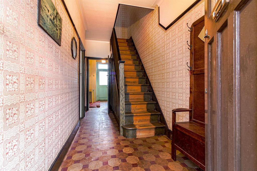 Cranbourne Avenue, Wanstead 3 bed terraced house £750,000