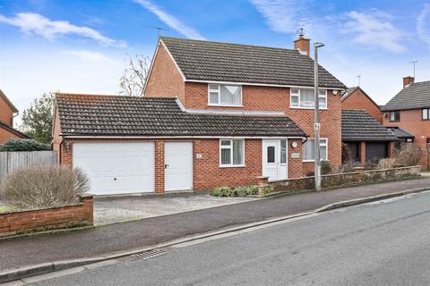 3 bedroom detached house for sale - Meadow Road, Worcester