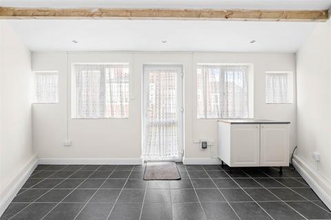 37 Meadow Road, Worcester, WR3 7PP