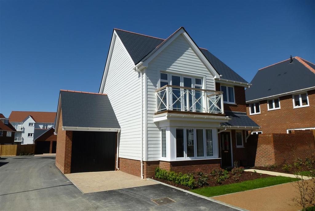 Twelve Acres Road, Holborough Lakes 4 bed detached house £2,050 pcm
