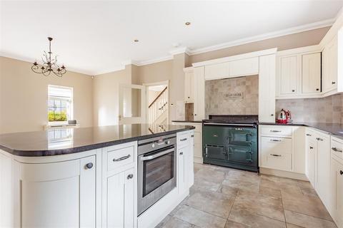 5 bedroom detached house to rent, Highbourne Park, Lenham, Maidstone