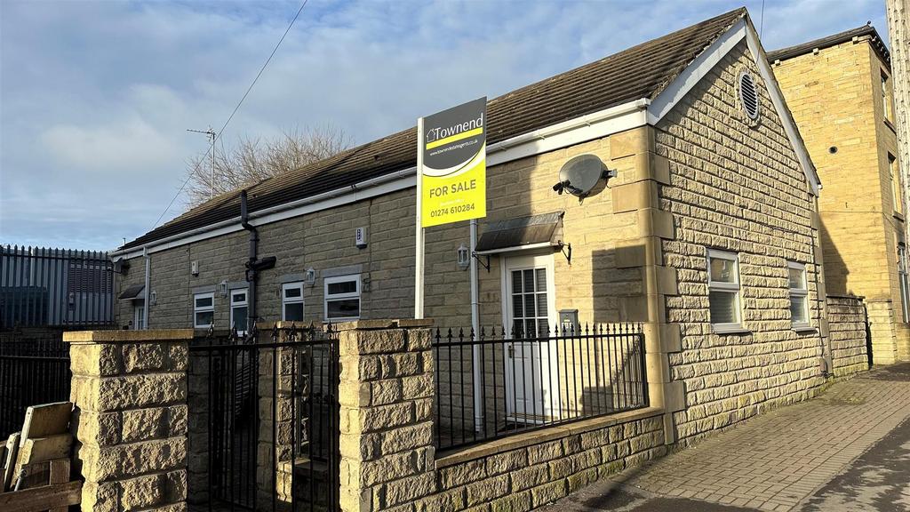 Victoria Road, Eccleshill, Bradford 3 bed semidetached house £130,000