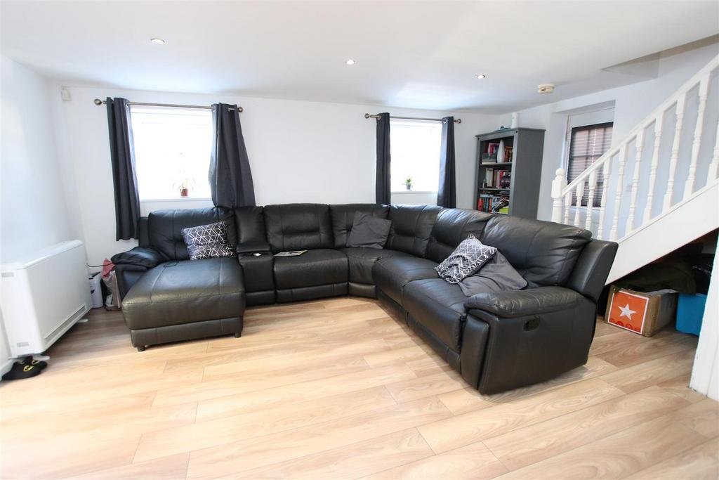 Victoria Road, Eccleshill, Bradford 3 bed semidetached house £130,000