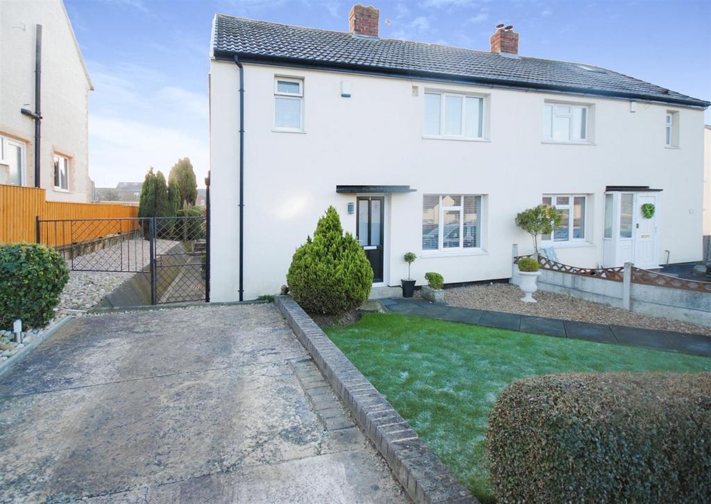The Mount, Kippax, Leeds 3 bed semidetached house for sale £190,000