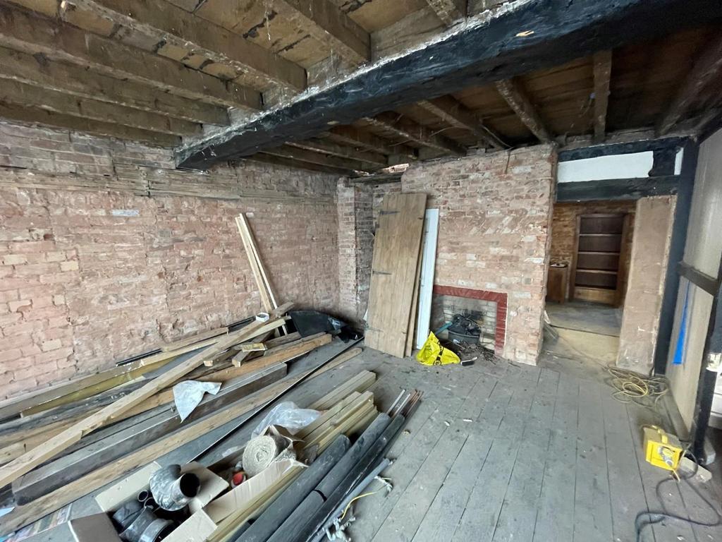 The Square, Alvechurch, Birmingham Retail property (high street) £160,000