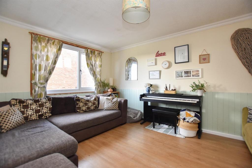 Ditchling Drive, Hastings 3 bed end of terrace house £280,000