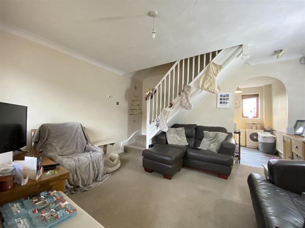 Surrey Drive, Kingswinford 2 bed end of terrace house £795 pcm (£183 pw)