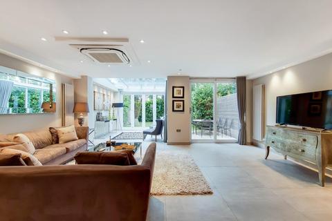 4 bedroom detached house to rent - Court Close, St Johns Wood, NW8