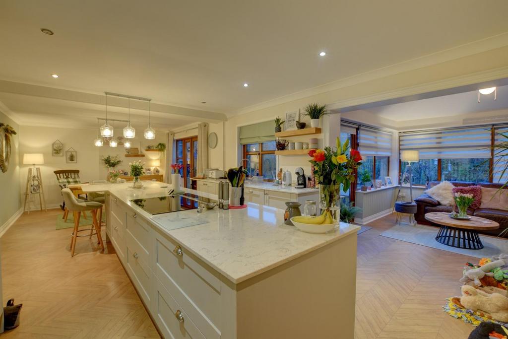 Grange Avenue, Barrowford, Nelson 5 bed detached house £550,000