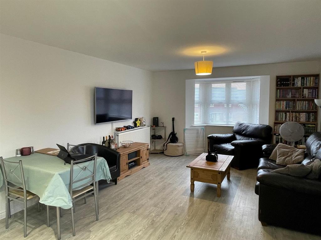 Harebell Road, Andover 2 bed apartment £925 pcm (£213 pw)