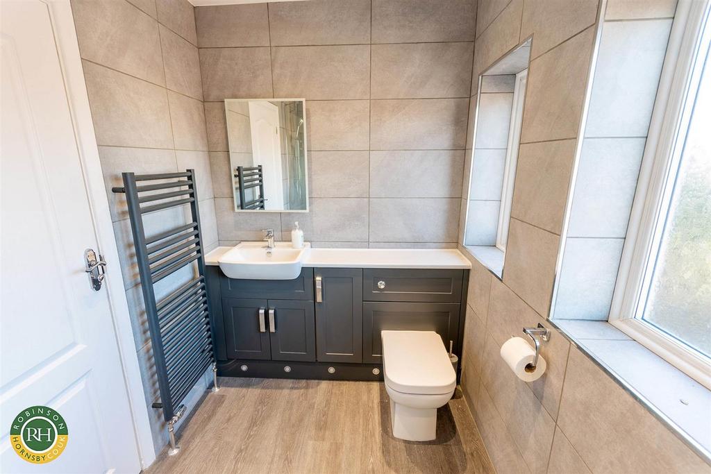 Bathroom 1.jpg