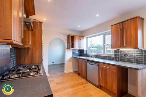 30 Brompton Road, Sprotbrough, Doncaster, DN5 7LL