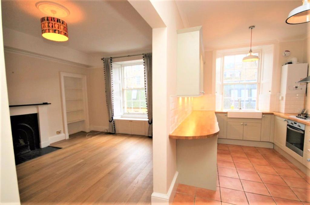 Barony Street, Edinburgh 3 bed flat £1,550 pcm (£358 pw)