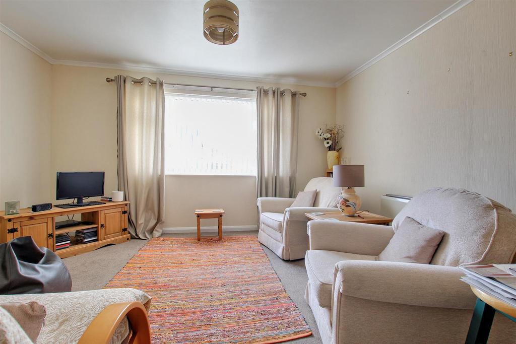 Cliff Road, Hornsea 1 bed apartment £95,000