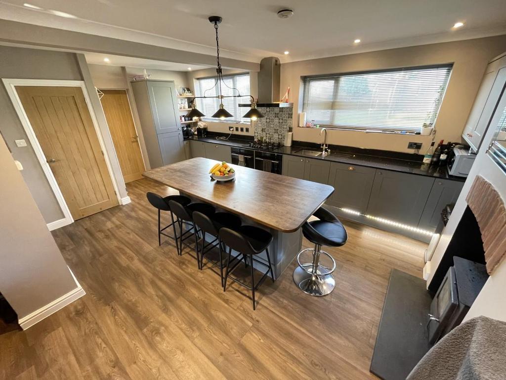 Lynmouth Road, Hucclecote, Gloucester 4 bed semidetached house £375,000