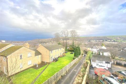 5 bedroom end of terrace house for sale, Huddersfield Road, Halifax