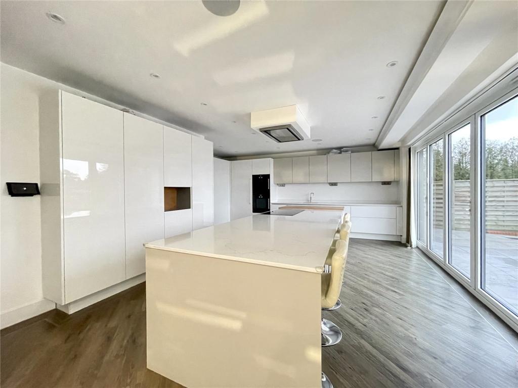 Allum Lane, Elstree 5 bed detached house £8,750 pcm (£2,019 pw)