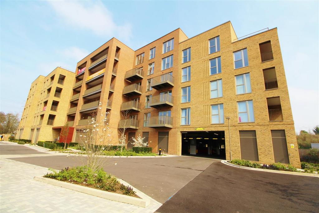 Frogmore Avenue, Watford 2 bed apartment £1,600 pcm (£369 pw)
