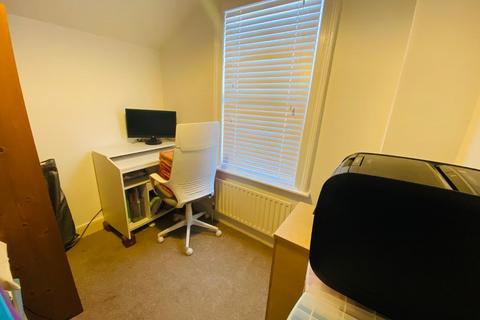 37 Ashburnham Road, Northampton, NN1 4QY