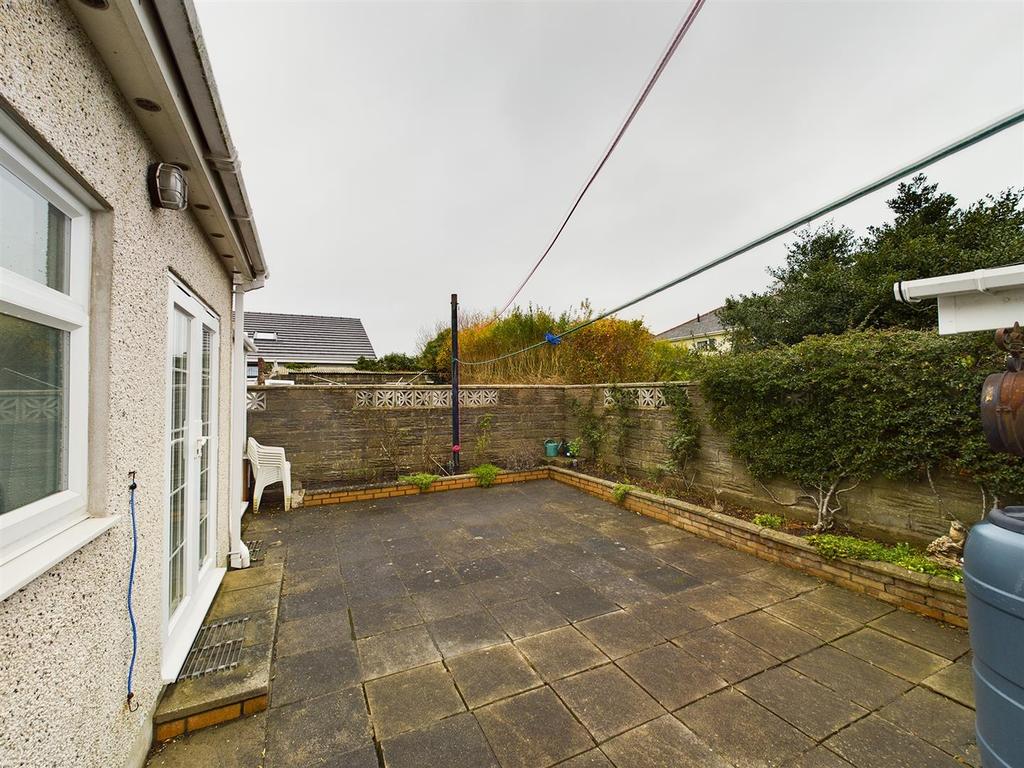 Waun Road, Llanelli 2 bed semidetached bungalow £190,000