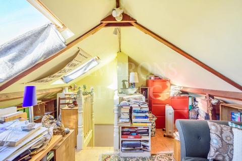 75 Kilravock Street, London, W10 4HY