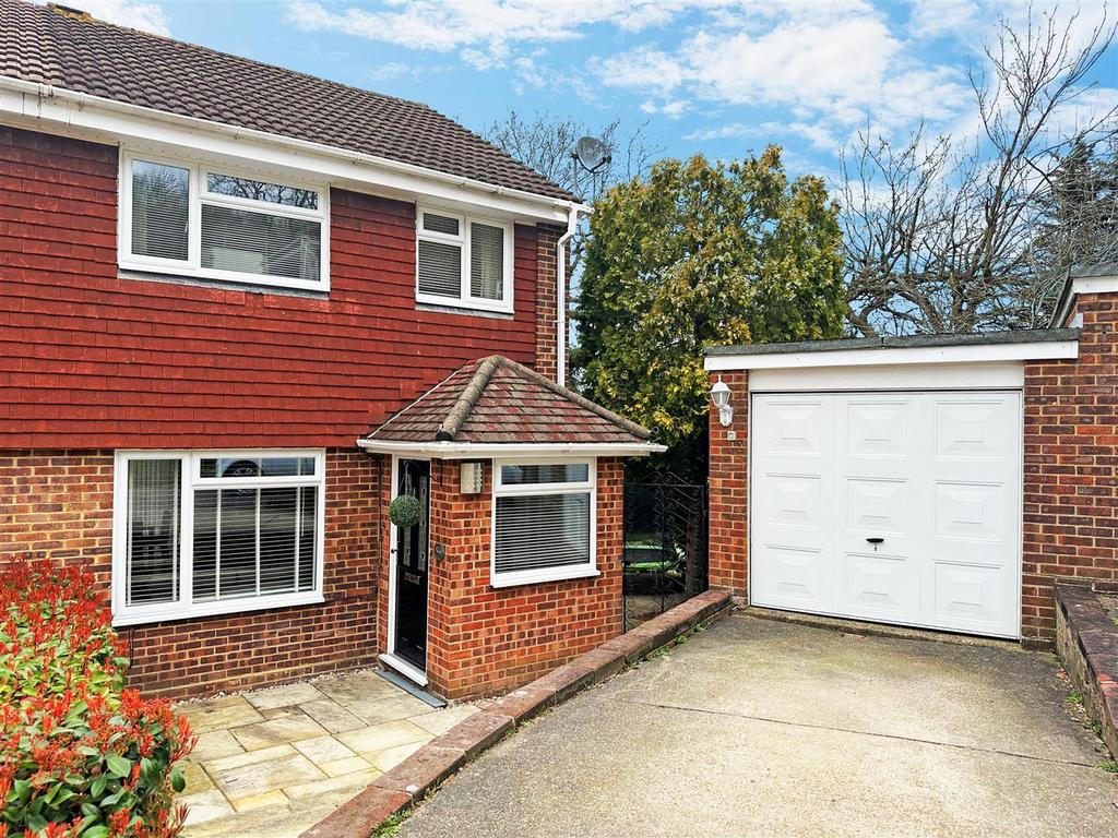 Quail Gardens, Selsdon Vale, Selsdon 3 bed semidetached house £499,500