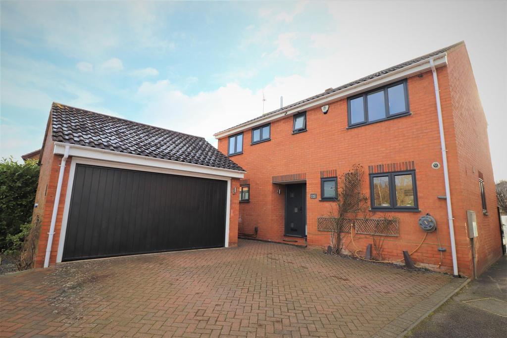 Banbury Close, West Hunsbury... 4 bed detached house £420,000