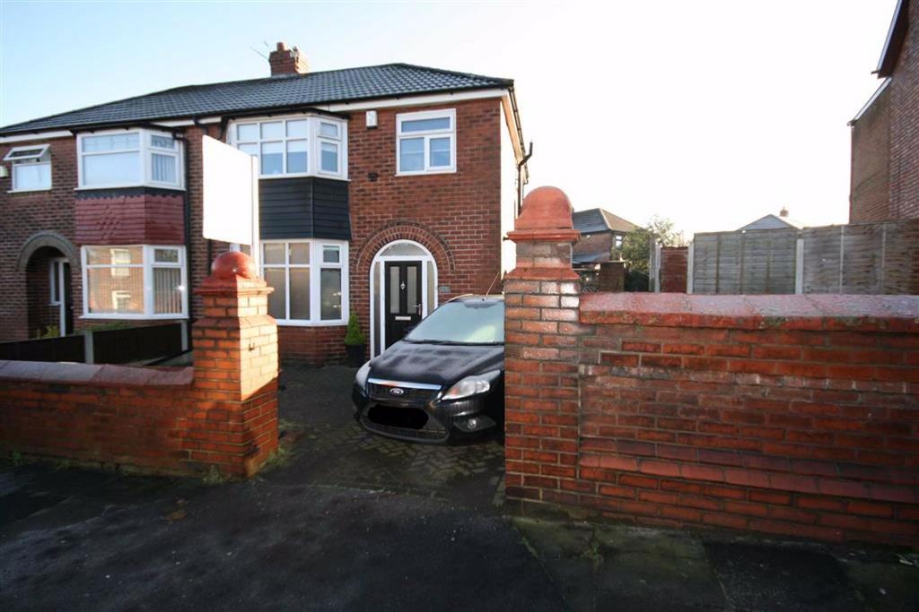 Edge Lane, Droylsden 3 bed semidetached house £235,000