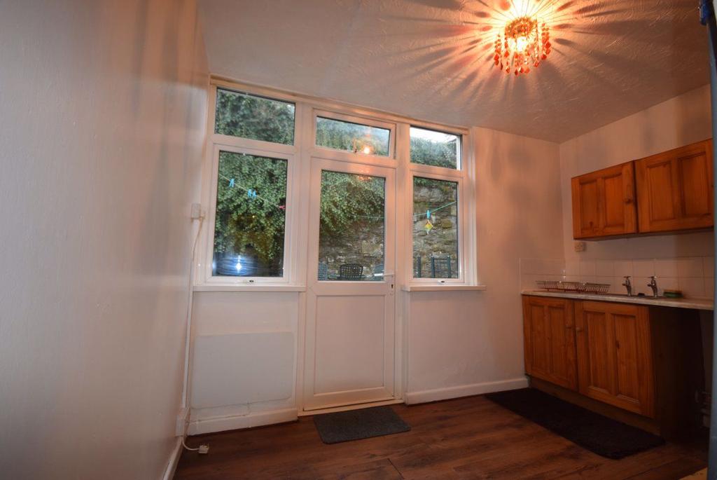 Chingswell Street, Bideford, Devon 1 bed flat £450 pcm (£104 pw)