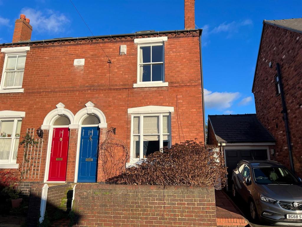 Vale Street, Stourbridge, DY8 4ET 2 bed semidetached house £200,000