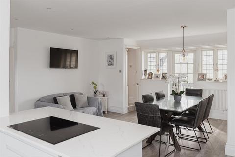 Bramshaw Tops Colley Lane, Reigate, RH2 9DD