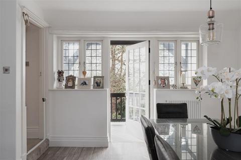 Bramshaw Tops Colley Lane, Reigate, RH2 9DD