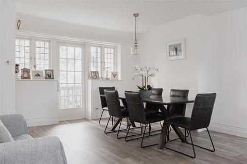 Bramshaw Tops Colley Lane, Reigate, RH2 9DD