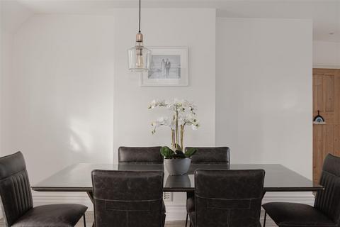 Bramshaw Tops Colley Lane, Reigate, RH2 9DD