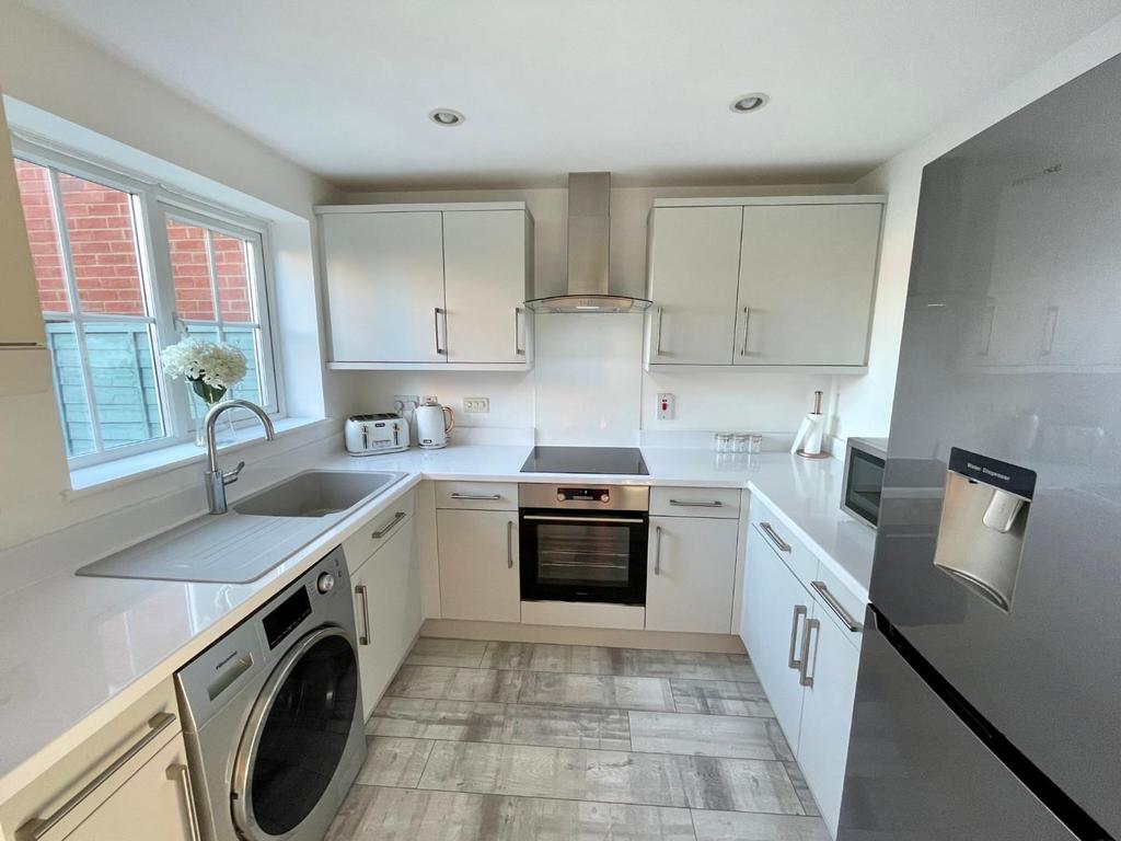 Bridge Meadow Way, Grange Park, Northampton NN4 3 bed semidetached