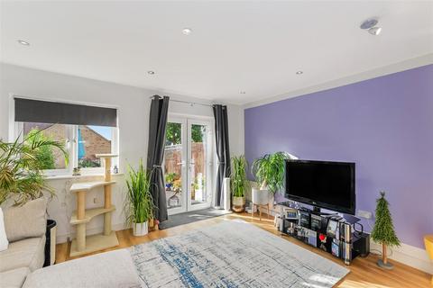 17 King George Way, Chingford, London, E4 7FN