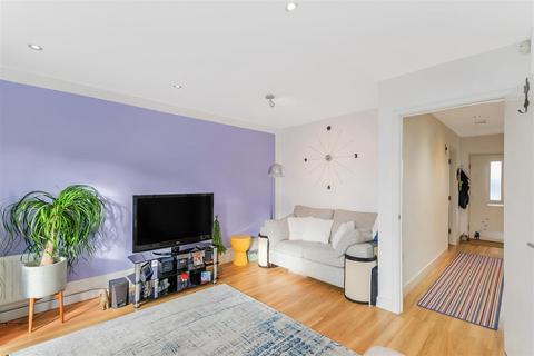 17 King George Way, Chingford, London, E4 7FN