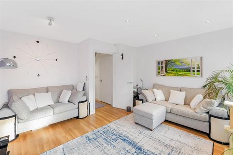 17 King George Way, Chingford, London, E4 7FN