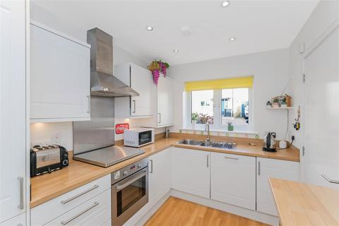 17 King George Way, Chingford, London, E4 7FN